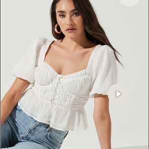 ASTR THE LABEL
CALIREMONT SWEETHEART NECK PUFF
SLEEVE PEPLUM TOP - WHITE